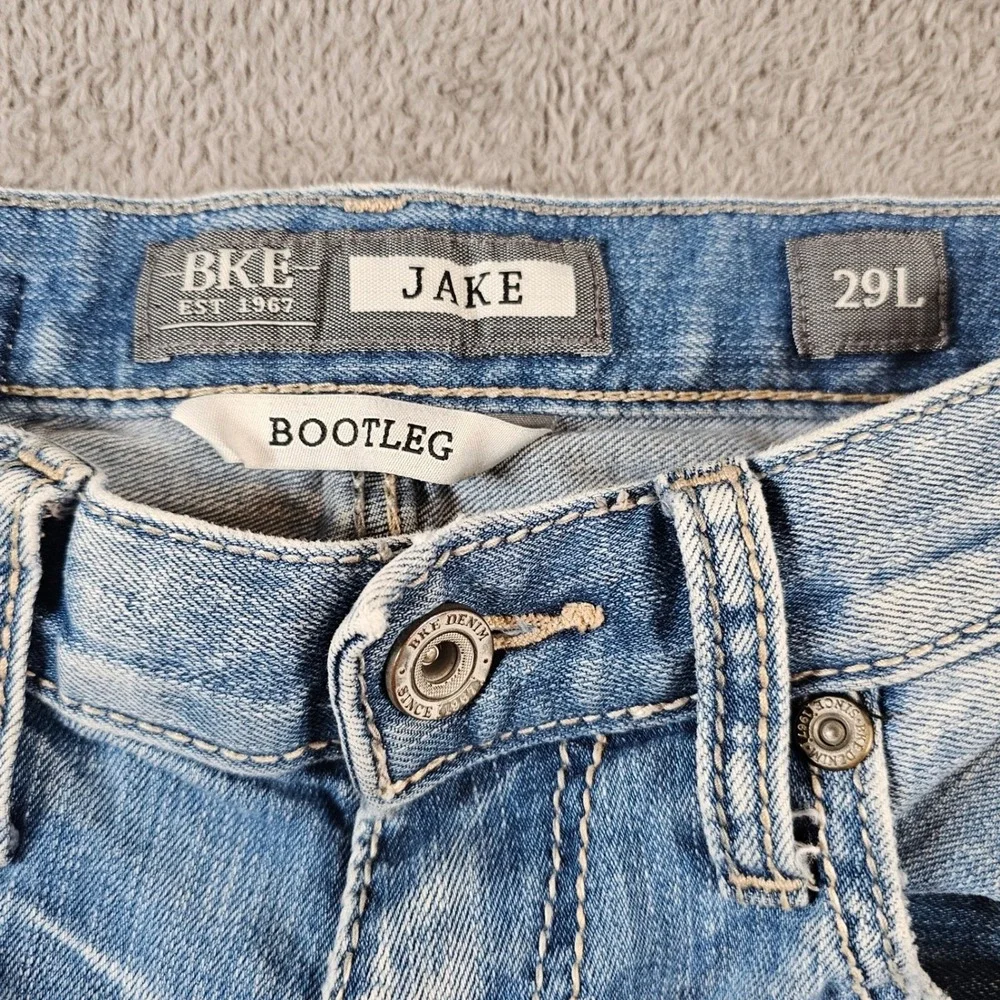 Buckle BKE Jake Bootleg Jeans Mens 29L x 32 Light Wash Distressed Blue Denim